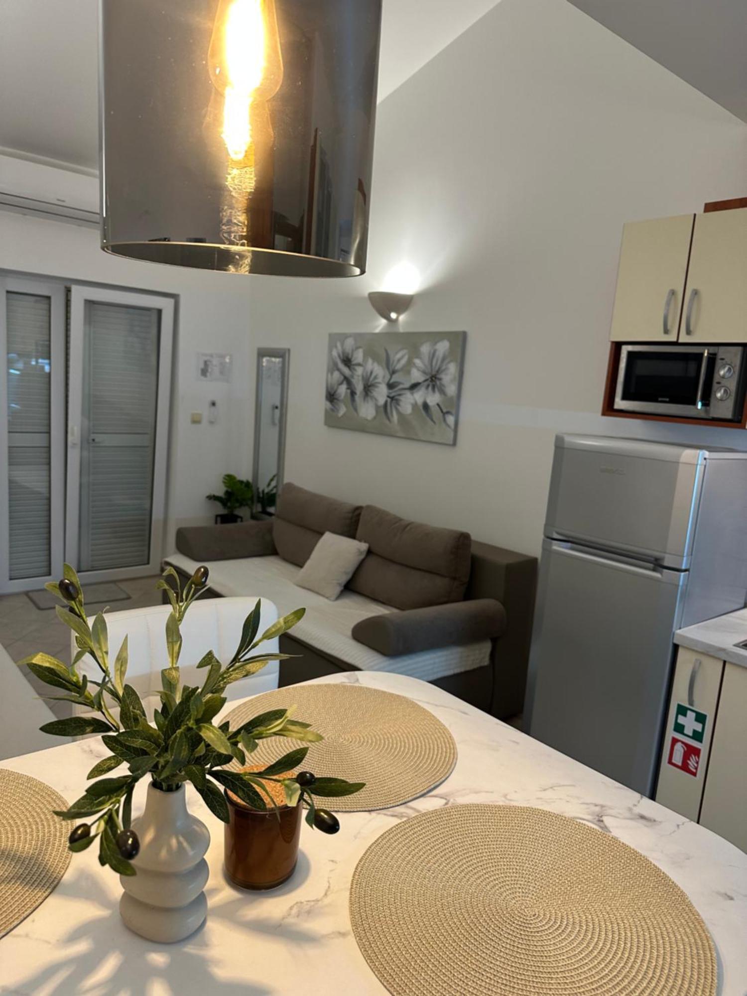 Apartmani Samec Novalja Exterior photo